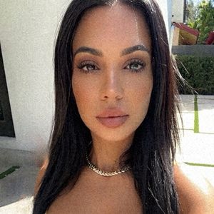 Meet your Posher, Dayana